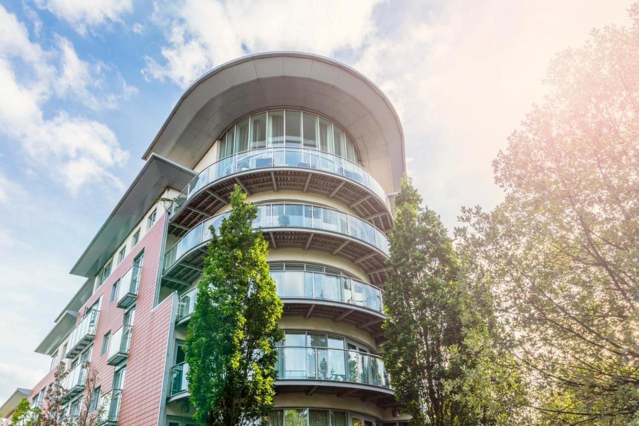 The Cedar Suite Woking Exterior photo